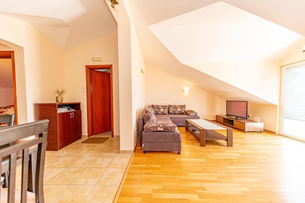 Apartment Knezevic Petrovac Bagian luar foto