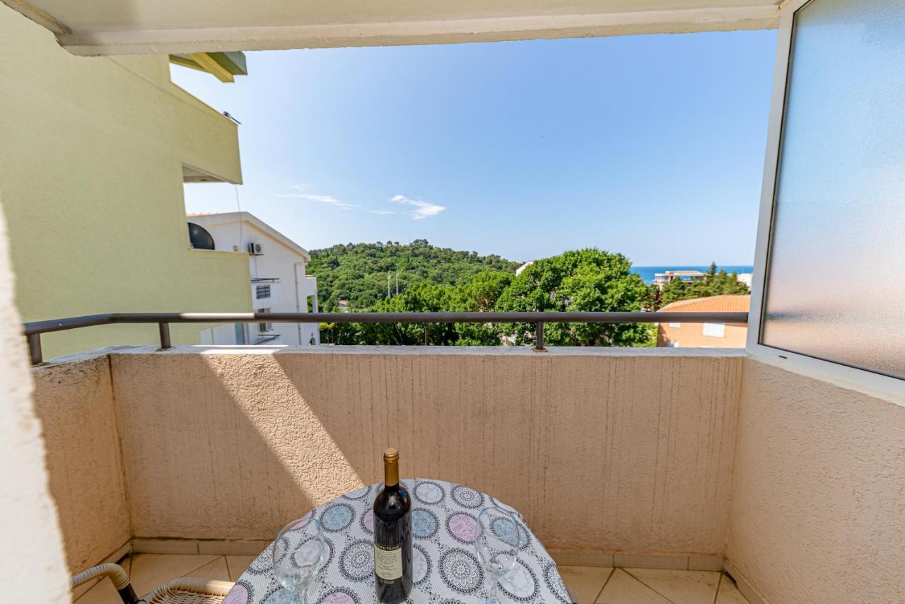 Apartment Knezevic Petrovac Bagian luar foto